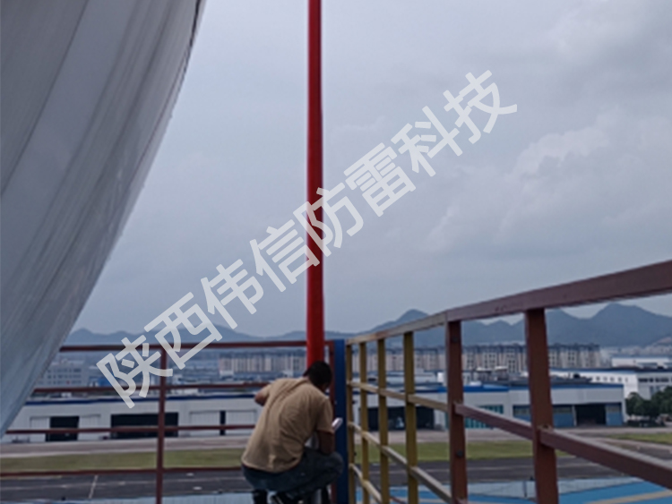 12米玻璃鋼避雷針，衛(wèi)星通訊站避雷針產(chǎn)品展示一